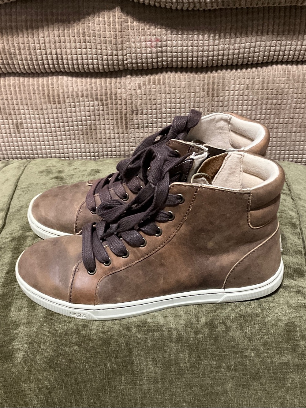 UGG Men's Brown Leather Chukka High-Top Boots